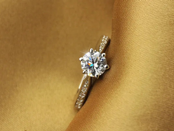 Classic Six-Claw Spark Ring