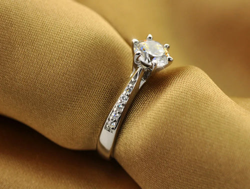 Classic Six-Claw Spark Ring