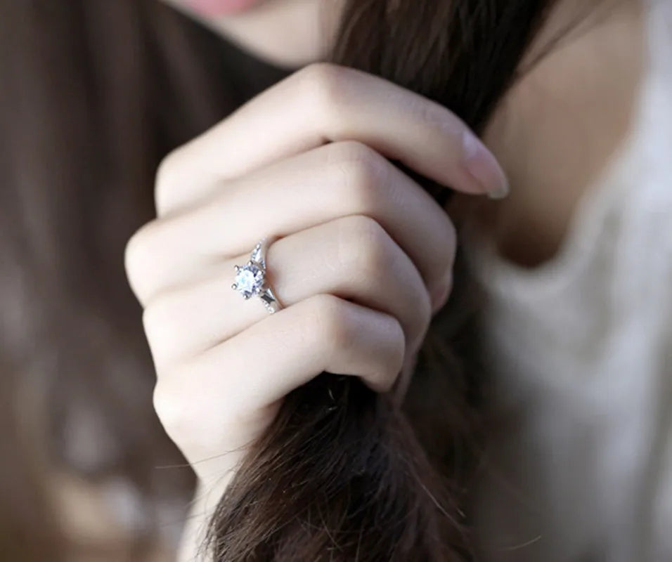 Classic Six-Claw Spark Ring