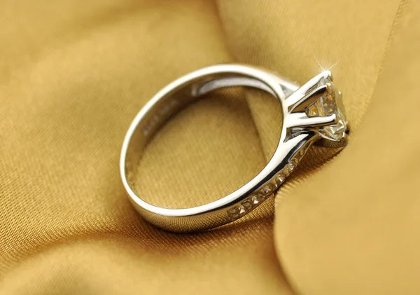Classic Six-Claw Spark Ring